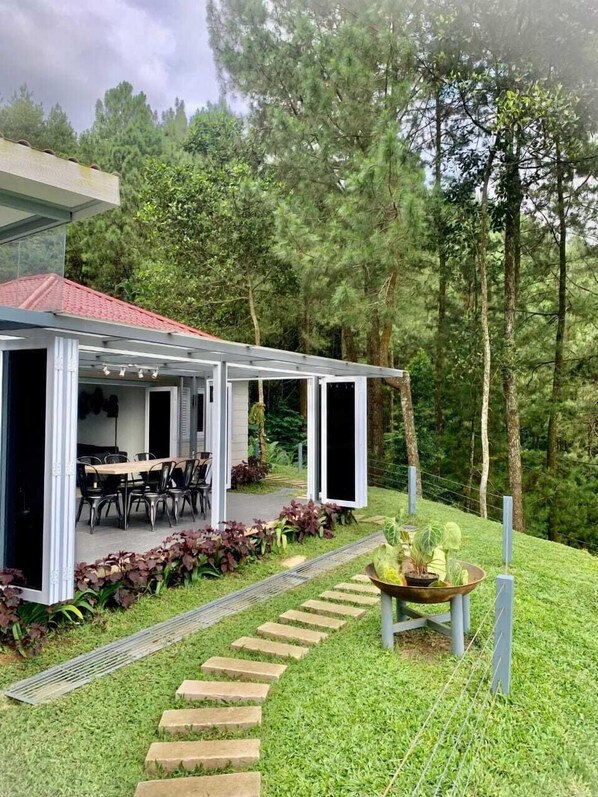 Premium Mountain View Villa | Free WiFi - The Pine Forest Villas (Megamendung)