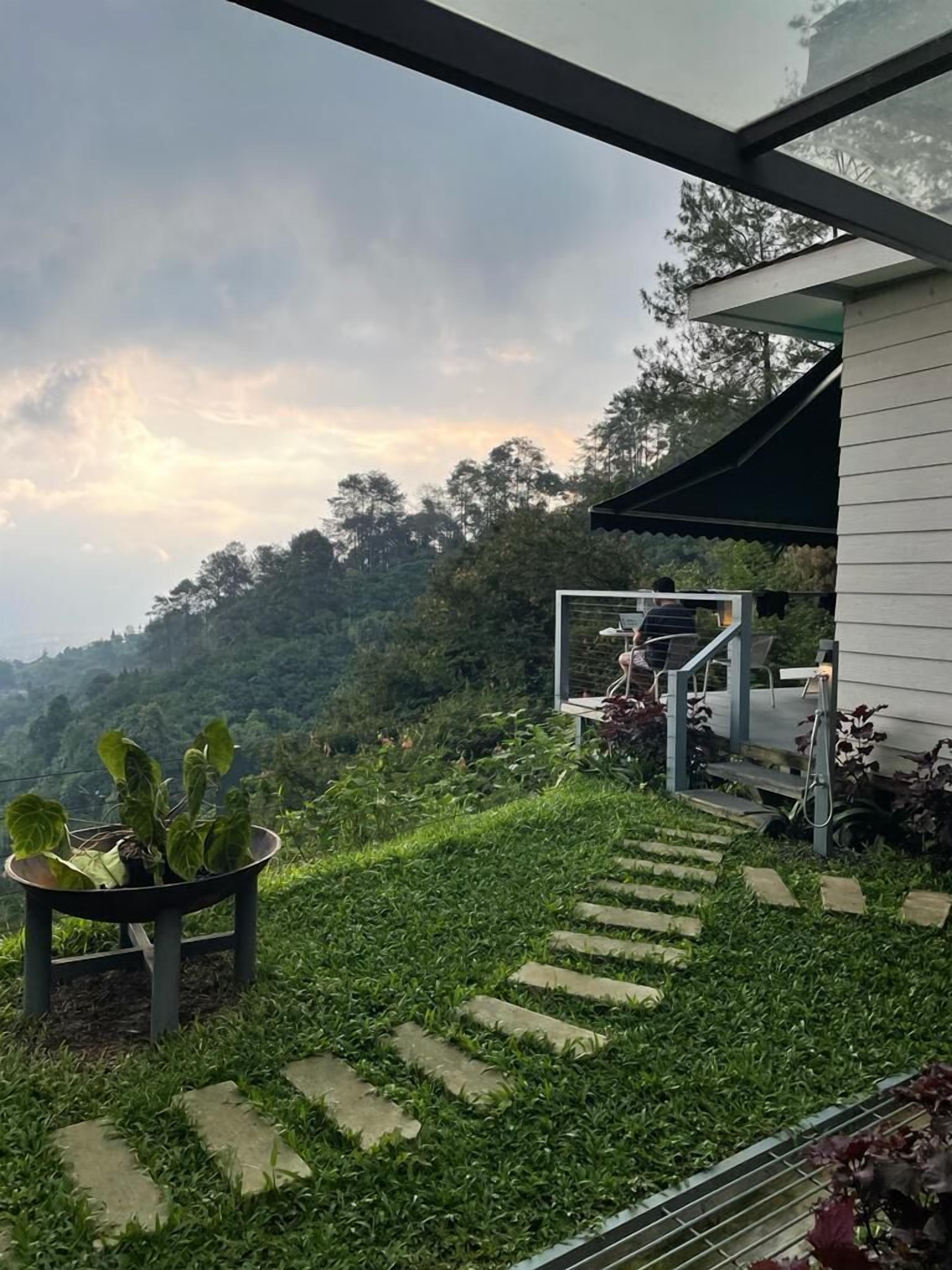 Premium Mountain View Villa | Free WiFi