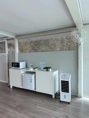 Mountain View Cliff Room - The Pine Forest Villas (Megamendung)