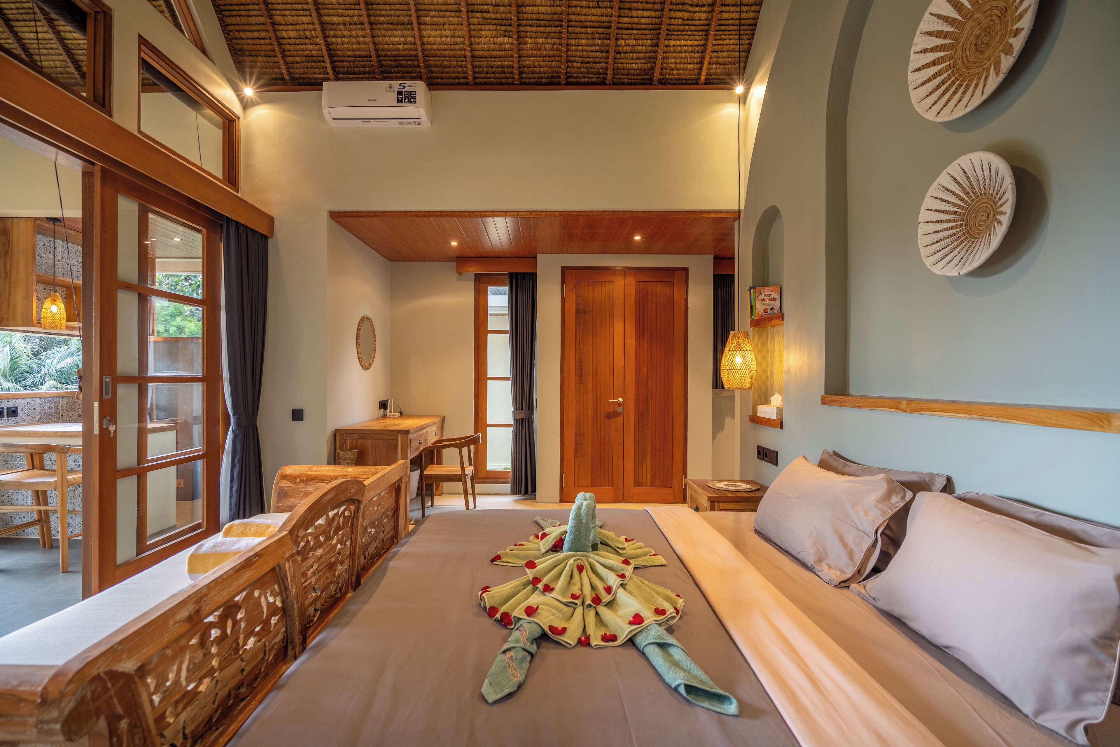 Villa, 1 Bedroom, Pool View | In-room safe, free WiFi, bed sheets
