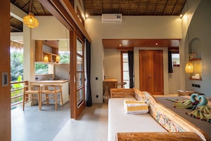 In-room safe, free WiFi, bed sheets - Villa Taman Jiwa (Ubud)