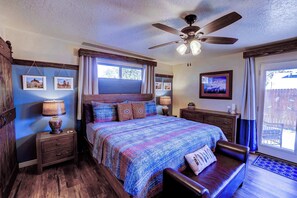 Escritorio, cuna de viaje, wifi y ropa de cama