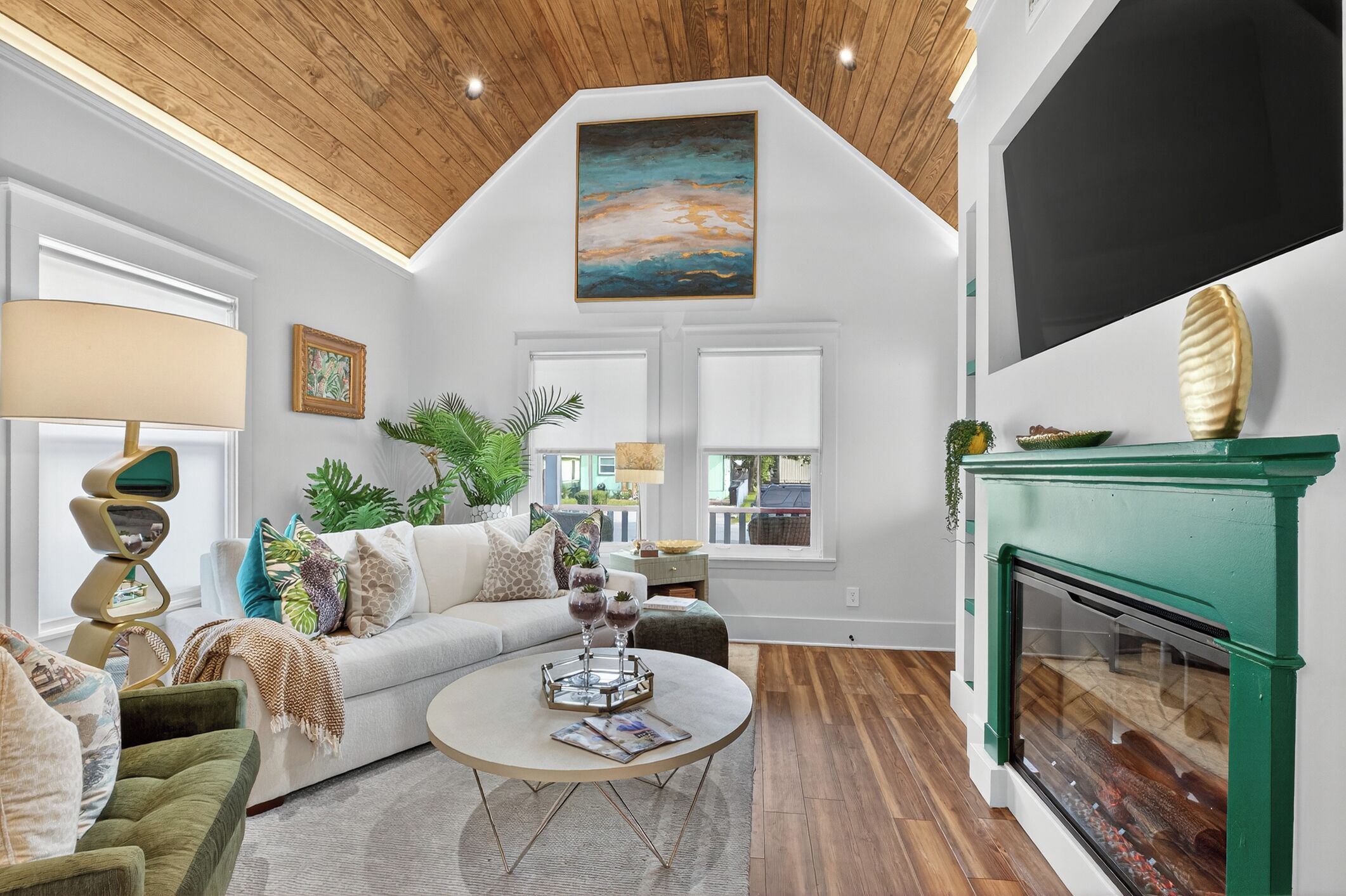 Smart-TV, peis og bøker