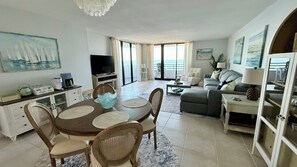 TV - Seas The Day- Oceanfront Daytona Beach Getaway – Huge Balcony, Steps to the Sand (Daytona Beach)