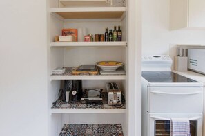 Fridge, microwave, oven, dishwasher - Saltwater Shack Anglesea (Anglesea)