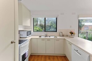 Refrigerador, microondas, horno y lavavajillas 