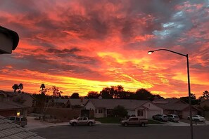 Parking - 3-bedroom house in festive Indio with AC and snacks - close to Polo Grounds (Indio)
