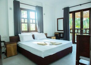 Desk, laptop workspace, free WiFi, bed sheets - Infinity Heaven - Talpe (Talpe)