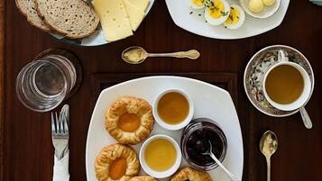 Daily continental breakfast (USD 6 per person)