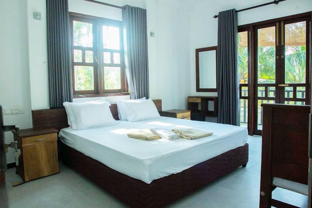 Desk, laptop workspace, free WiFi