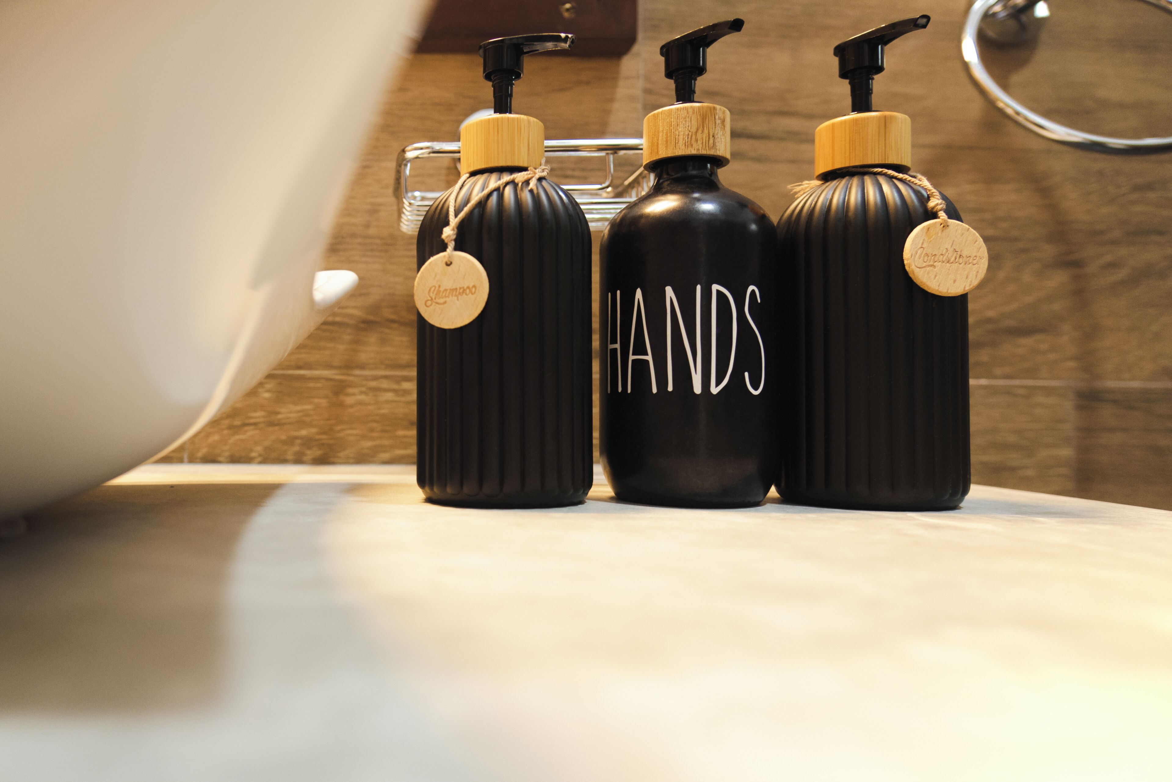 مستلزمات مجانية للعناية الشخصية، مجففات شعر، مراحيض شطف، مناشف