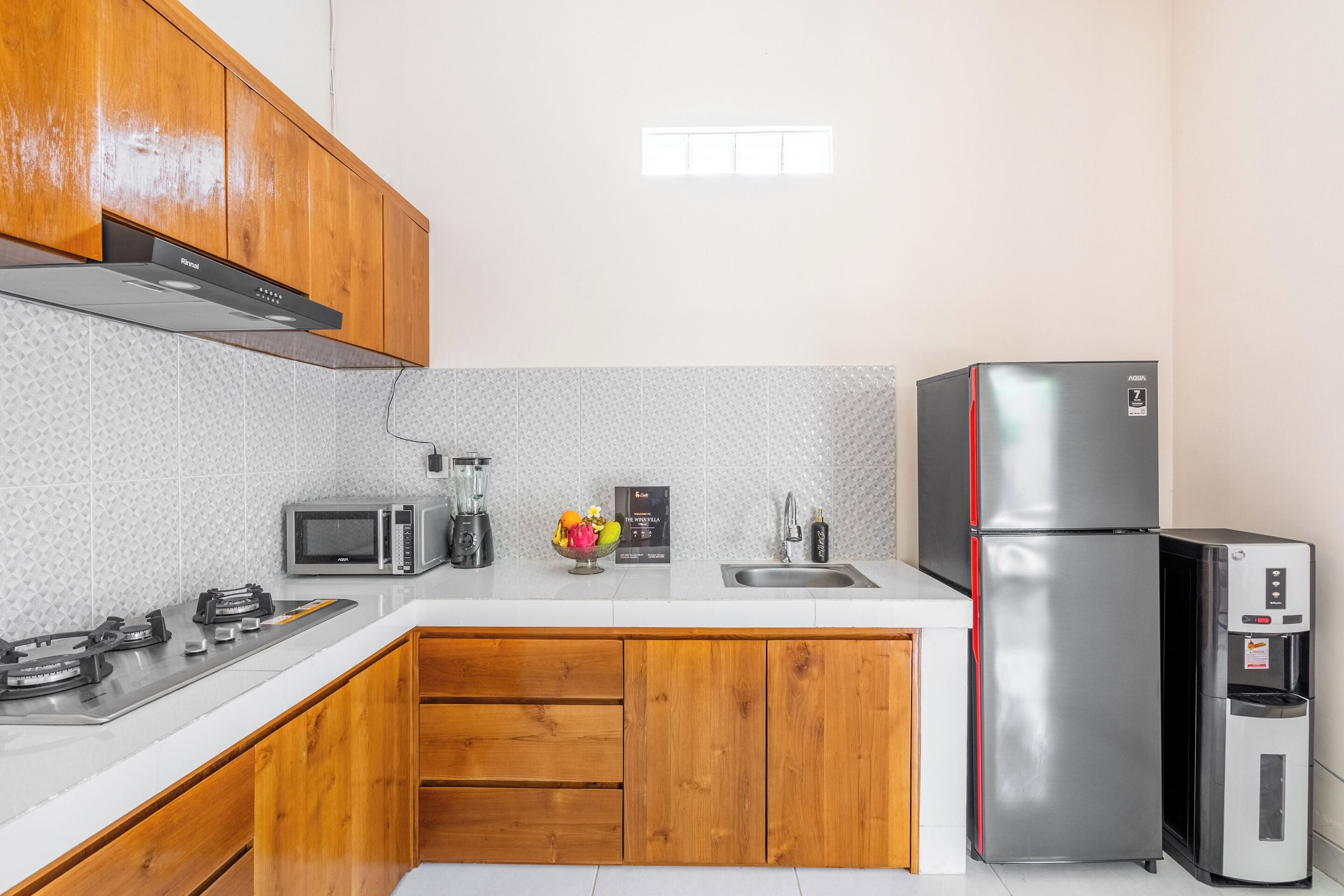 Standaard villa, uitzicht op zwembad | Privékeuken | Een koelkast, een magnetron, een kookplaat, een broodrooster