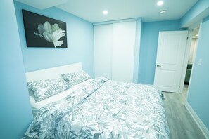 2 bedrooms, iron/ironing board, WiFi