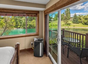 Oberlin King w/ 180° River Views | Private kitchen - Duck Inn Lodge (Whitefish)
