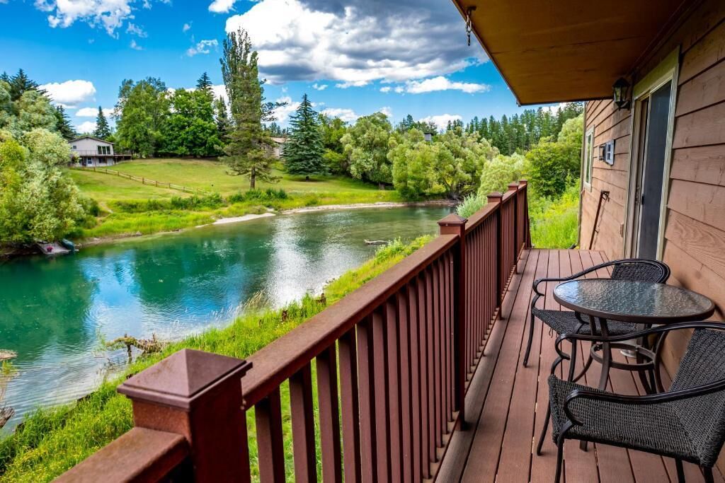 Deluxe Room, Balcony, River View | Outdoor dining