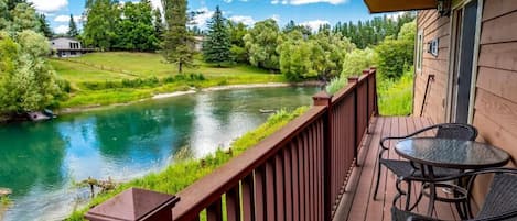Deluxe Room, 1 King Bed, Balcony, River View | Outdoor dining