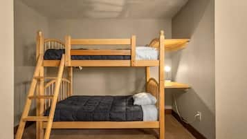 Family Room, Garden View | Free WiFi