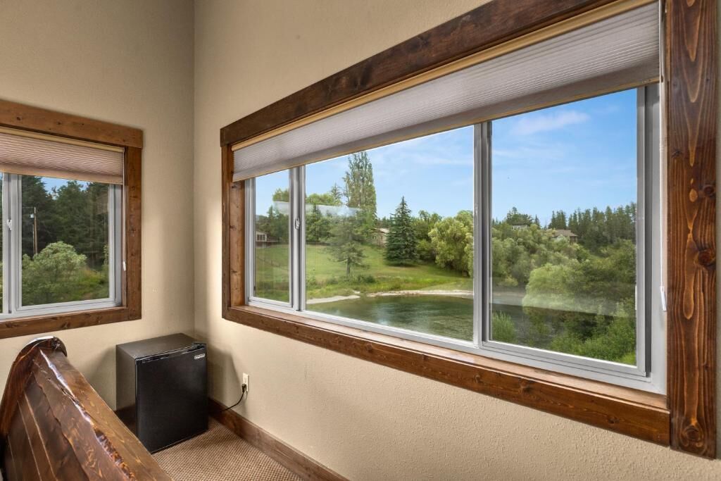 Deluxe Room, River View | Interior