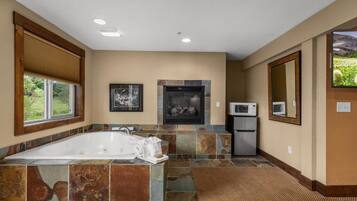 Deluxe Room, 1 Katil Raja (King), Balcony, River View | Bilik Mandi