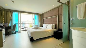 Deluxe Double Room, City View | Laptop workspace, free WiFi