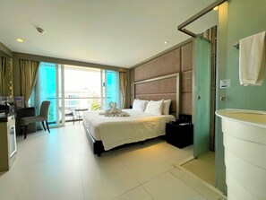 ห้องดีลักซ์ดับเบิล, วิวเมือง | พื้นที่ทำงานแบบใช้แล็ปท็อป, Wi-Fi ฟรี