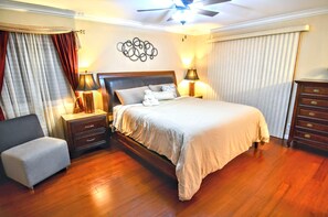 3 soverom, skrivebord, strykejern/-brett og wi-fi (inkludert)