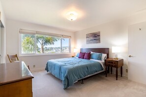 2 chambres, bureau, fer et planche à repasser, accès au Wi-Fi (inclus)