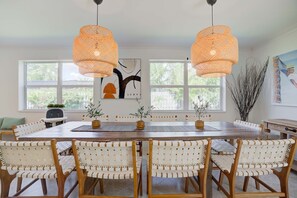 Dining - MONTHLY Private Palm Beach Pool Home Putting Green near BEACH Restaurants (North Palm Beach)