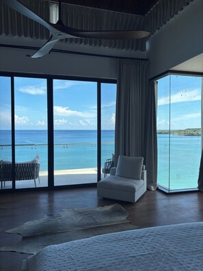 4 bedrooms, iron/ironing board, WiFi, bed sheets - skyfall perfectly positioned on beachfront with panoramic views of the sanctuary (Ocho Rios)