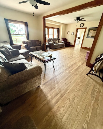 3 Bedroom • Farmhouse on Plum Creek • Wildlife • Quiet Getaway • Sleeps up to 10