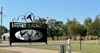 3 Bedroom âą Farmhouse on Plum Creek âą Wildlife âą Quiet Getaway âą Sleeps up to 10