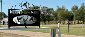 3 Bedroom • Farmhouse on Plum Creek • Wildlife • Quiet Getaway • Sleeps up to 10