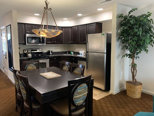 Cozy 2-bedroom condo in quaint Williamsburg with AC and gym