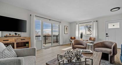 Lake Loveland Lookout | Balcony & Modern Reno