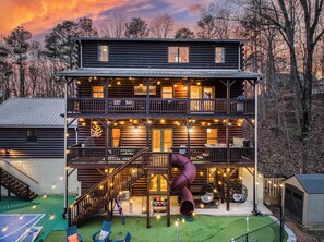 Exterior - 2MstrSuites~Pickleball~Golf~Hottub~Firepit~Gameroom~pooltable~Views~Sleeps 16 (Talking Rock)