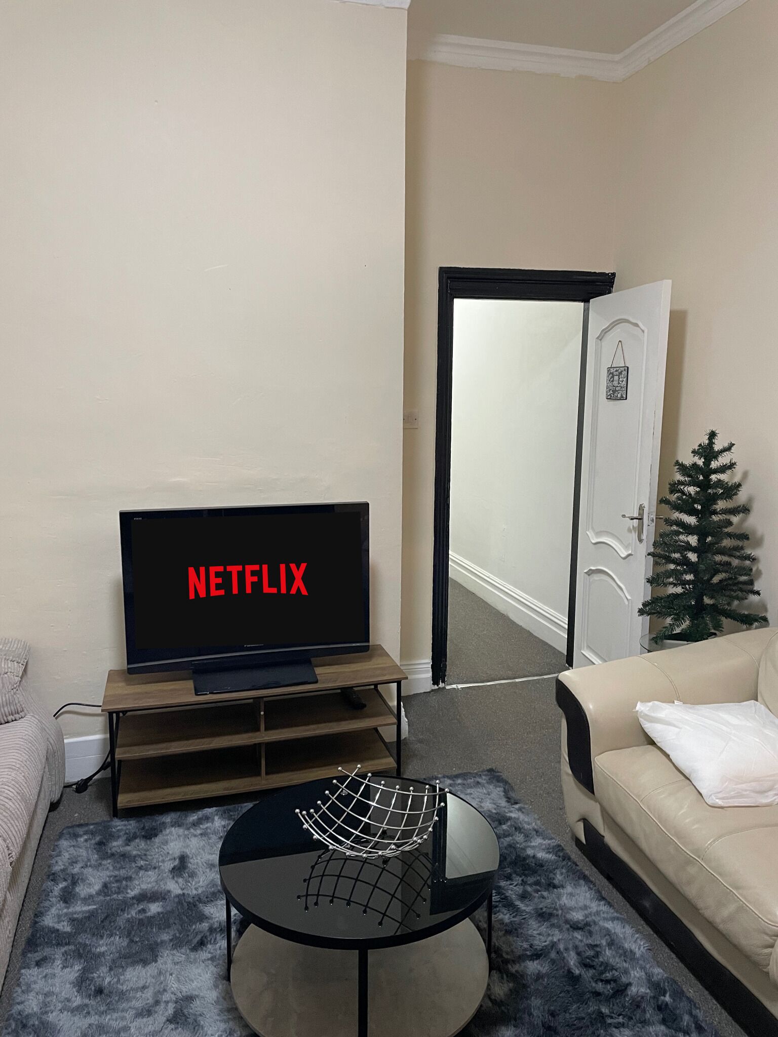 Smart-TV, Videospiele, Bücher, Videothek