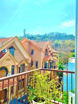 شرفة على السطح