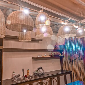 ثلاجة، ميكروويف، فرن، موقد طهي مسطح