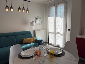 Dining - 10 minutes from Maranello and the Modena Golf Club Cozy La Petite Maison (Emilia-Romagna)