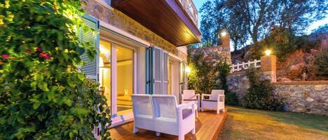 Villa, 3 Schlafzimmer, Buchtblick, Meerseite | Terrasse/Patio