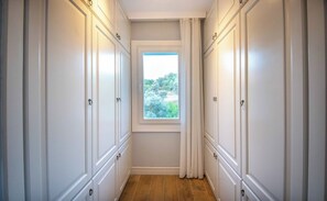 Villa, 3 soverom, utsikt mot bukt, sjøvendt | Klesskap