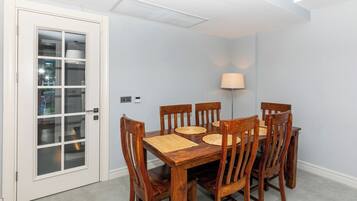 Villa, 3 Bedrooms, Bay View, Sea Facing | Shared kitchen facilities