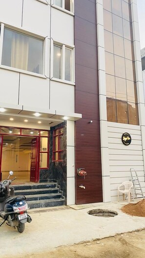 Front of property - Skyer Inn Hotel (Lucknow)