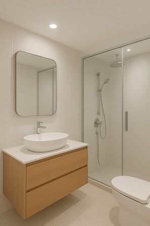 Regadera, toallas, jabón, shampoo