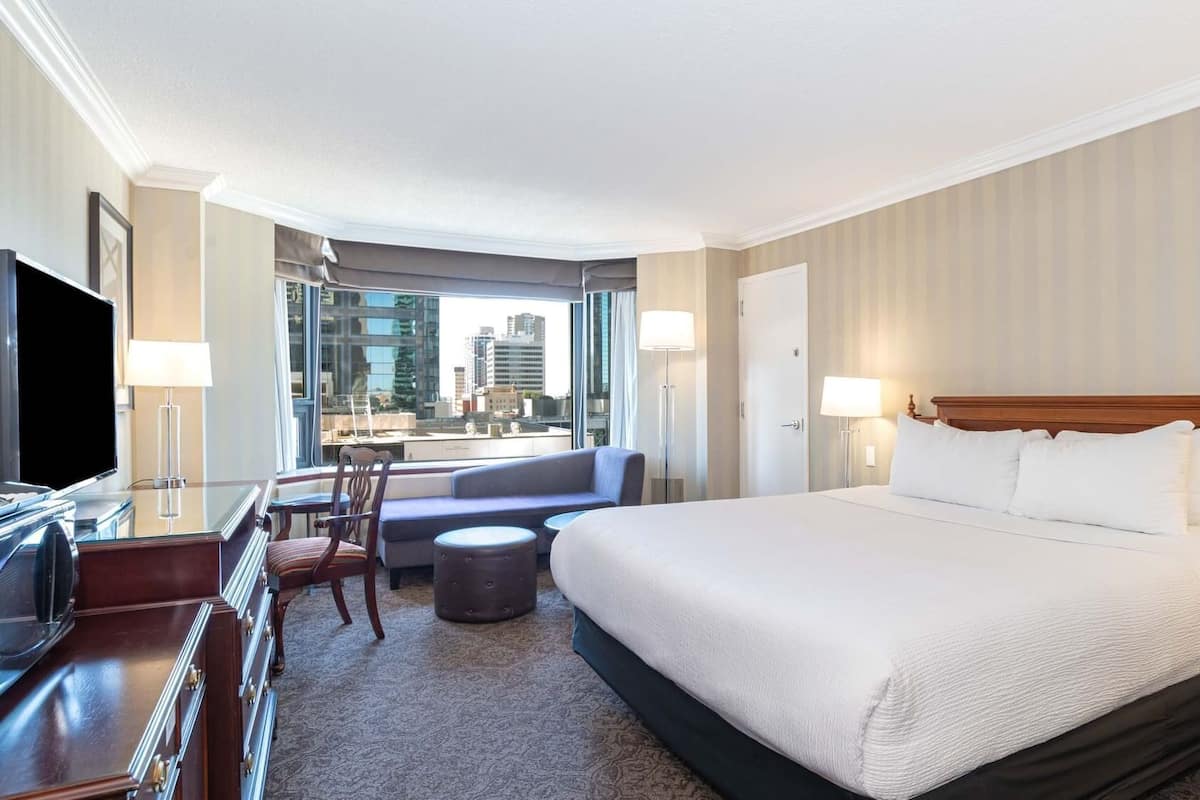 Habitación individual básica, vista a la ciudad | Tabla de planchar con plancha y wifi gratis