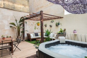 公寓, 1 張加大雙人床及 1 張梳化床, 空調 | 私人 SPA 浴池