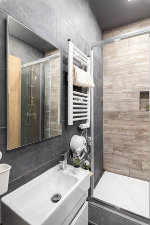 Leilighet, 1 queensize-seng med sovesofa, aircondition | Bad