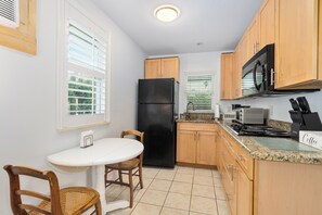 Microwave, oven, stovetop, dishwasher - The CrabTrap B • 1BR Suite + Sleeper Sofa • Beach (Flagler Beach)
