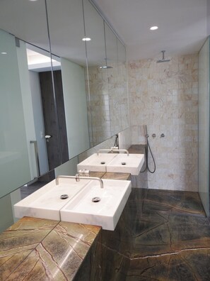 Shower, hair dryer, towels, soap - Villa 5 bedroom home in Voula Riviera Greece (Voula)