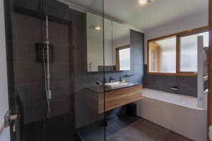 Hair dryer, towels - The Balcony - pet friendly! (Jan Juc)
